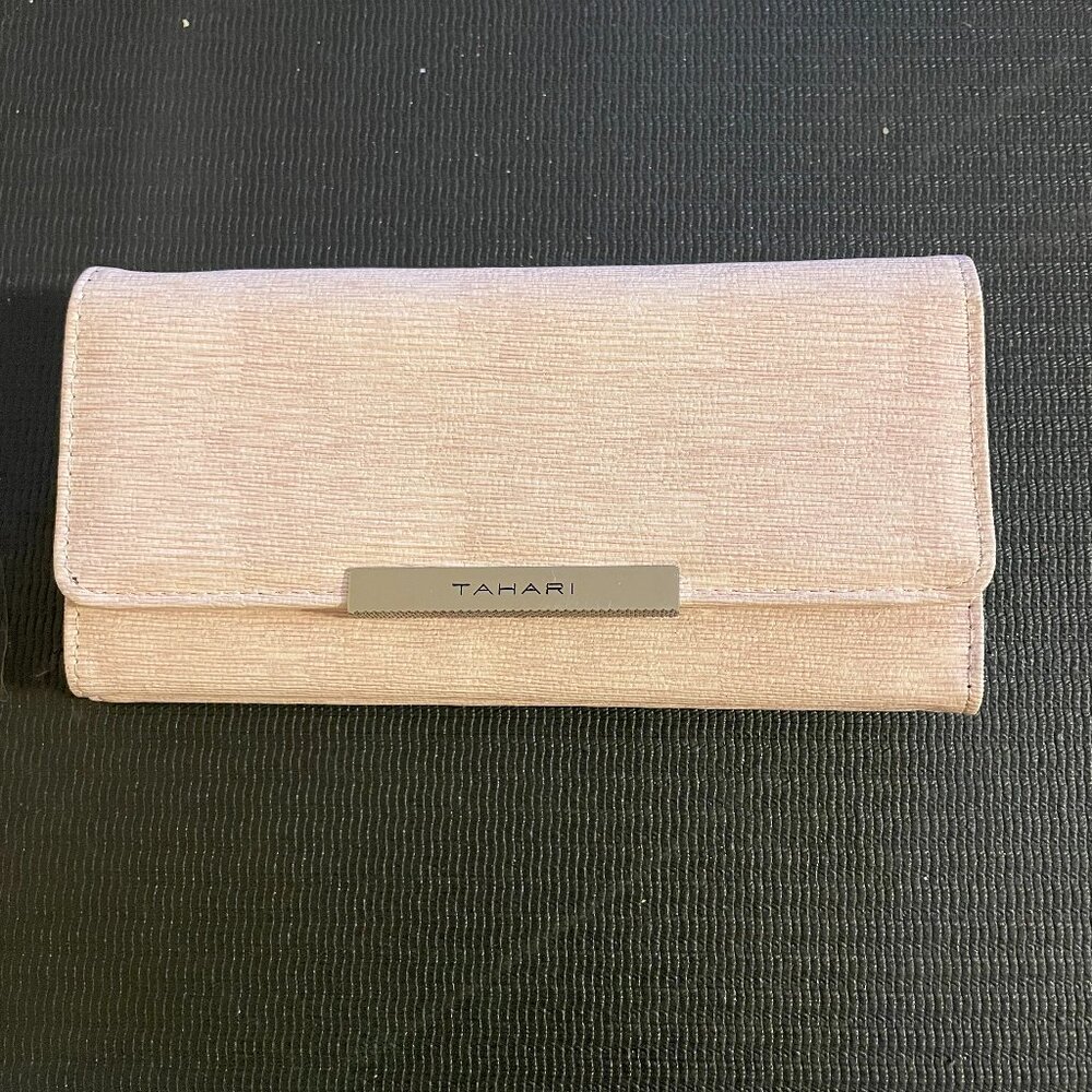 Tahari Wallet
